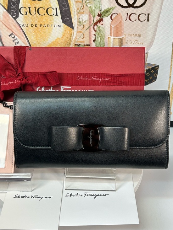 Salvatore Ferragamo Handbags - Salvatore Ferragamo 2-Pc Leather Bow Continental Wallet & ID/Card Holder 🖤